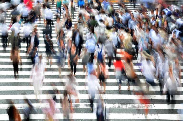 Intrygujące pochodzenie słowa „jaywalking”, czyli jak przemysł samochodowy zakazał przechodzenia przez jezdnię